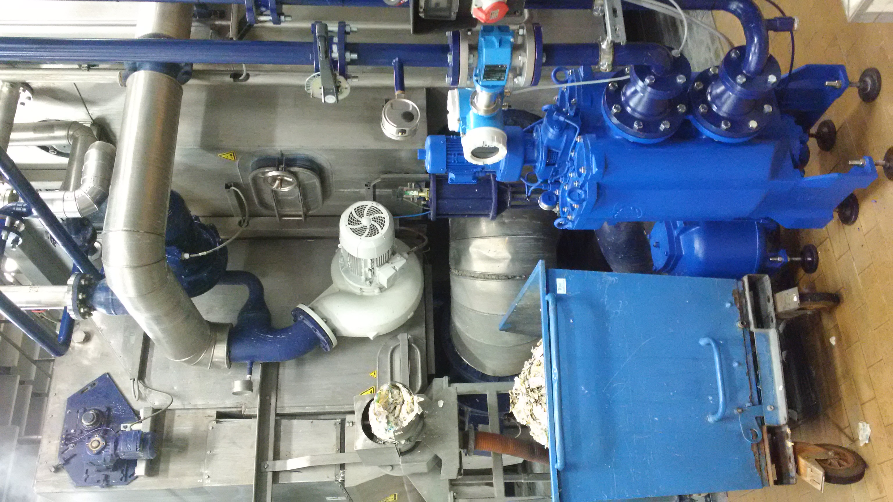 KRONES bottle washing machine equipped with BOLLFILTER