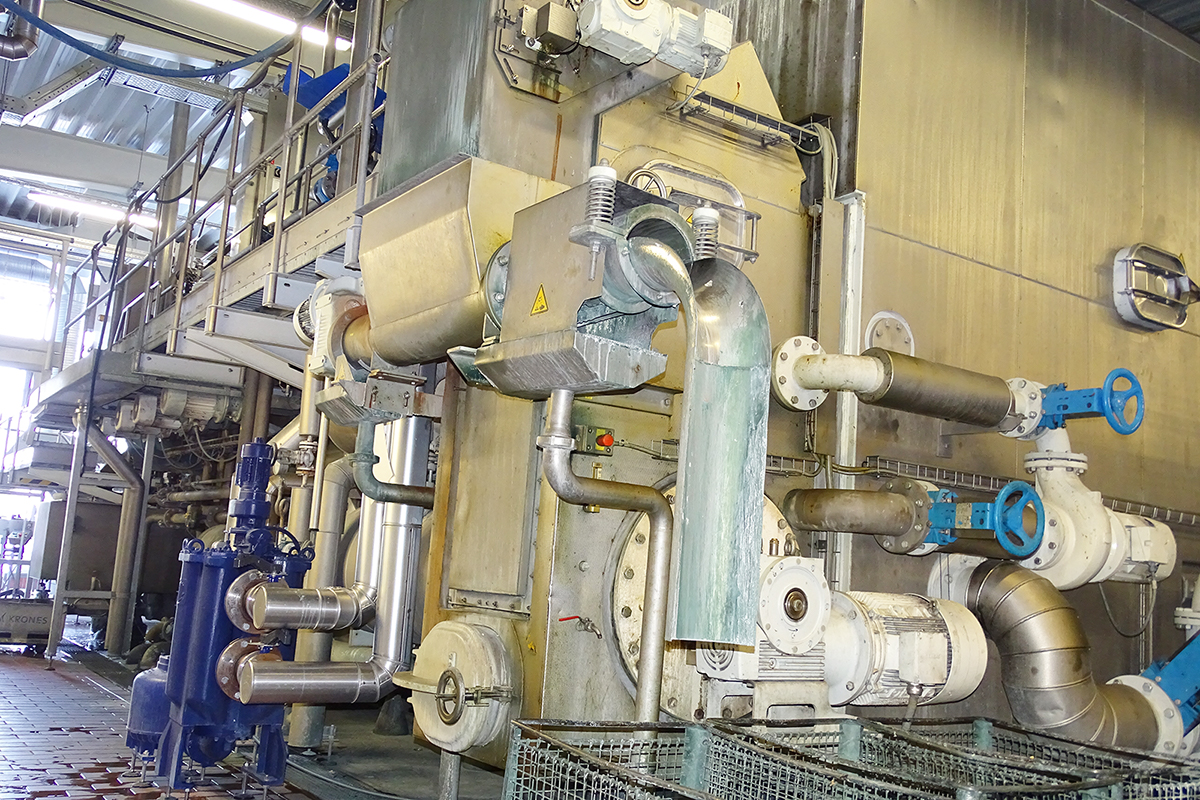 Bottle washing machine at Dargun Brewery